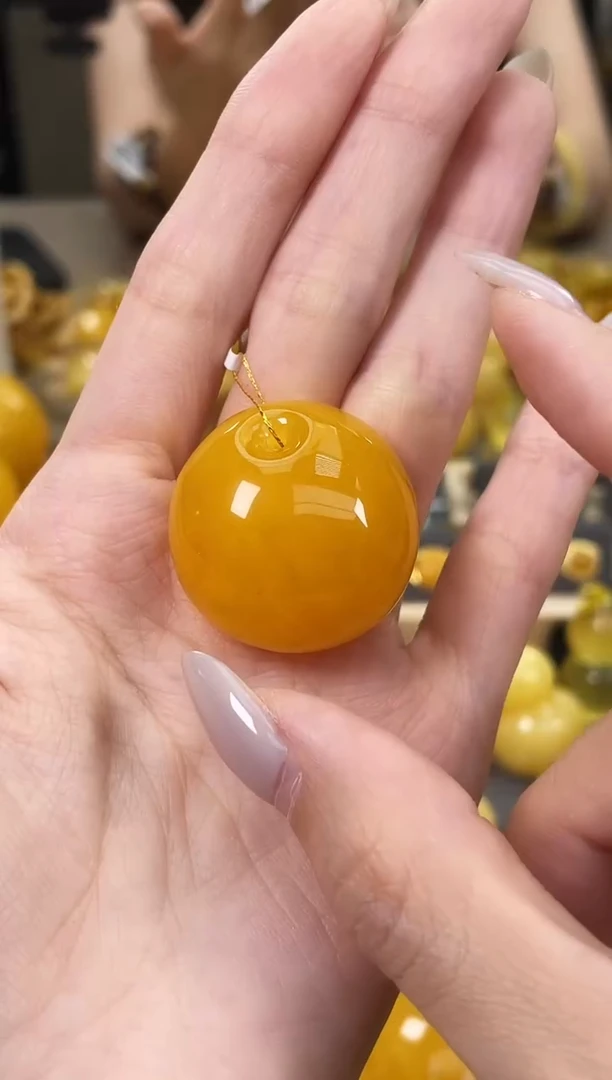 未镶嵌琥珀裸石?*白j13