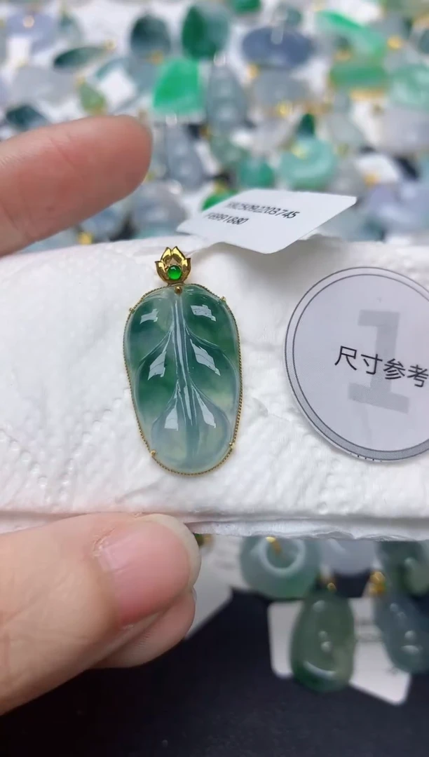 颈饰18K金镶嵌翡翠天然缅甸A货翡翠