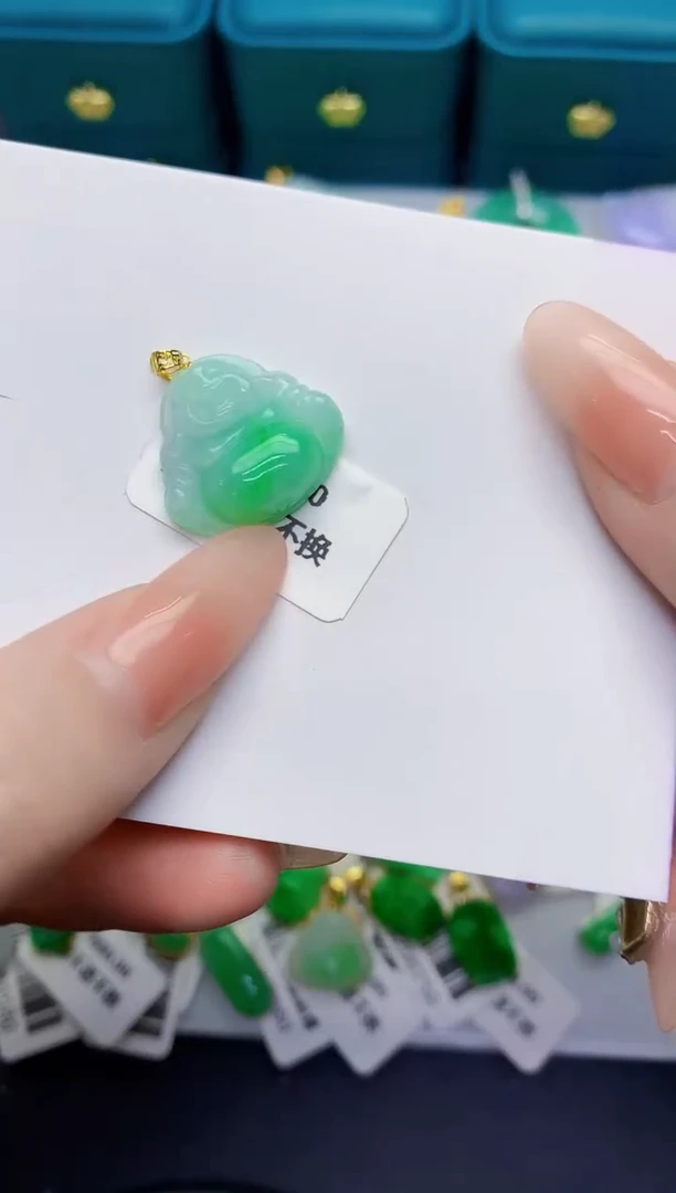 颈饰18K金镶嵌翡翠缅甸天然翡翠A货