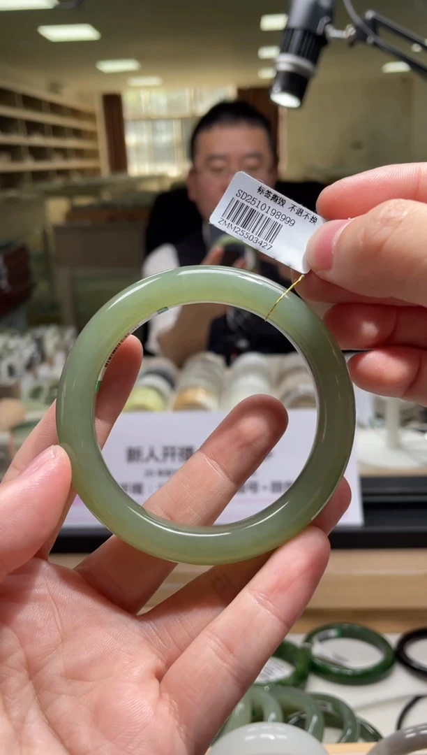 未镶嵌手镯和田玉58圈口 3427