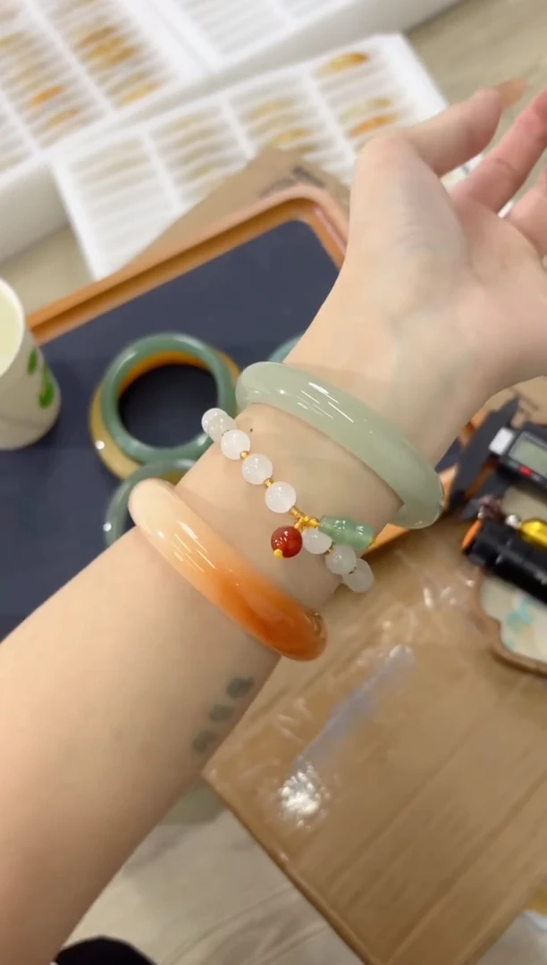 未镶嵌手镯石英质玉130-55D