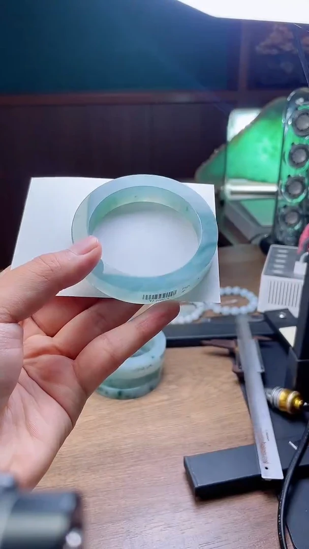 定制翡翠手镯未镶嵌用****岭定制