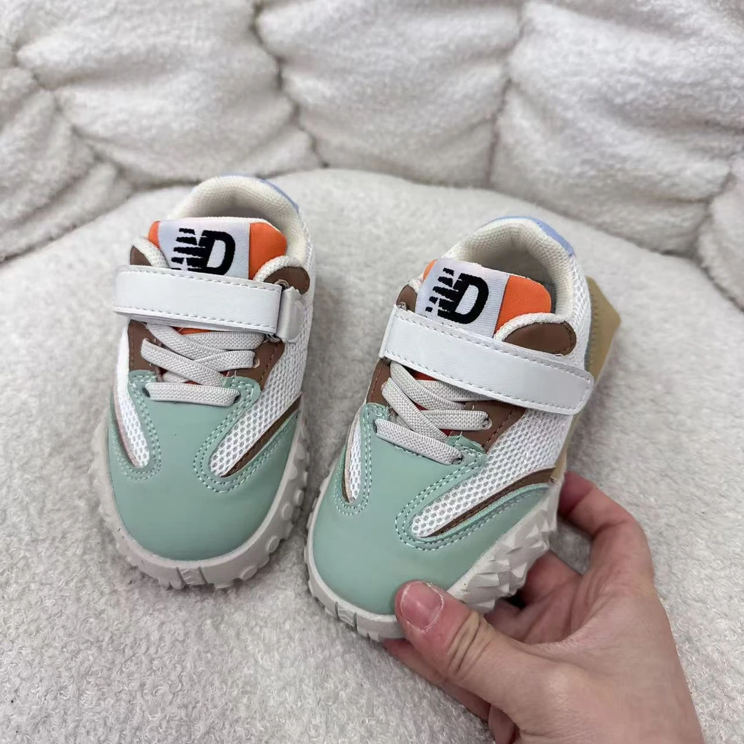 0208232绿色萌萌儿童时尚百搭舒适运动阿甘鞋