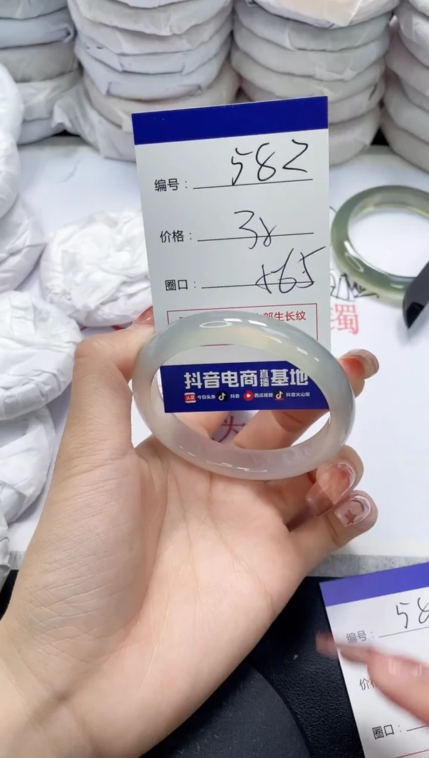 未镶嵌手镯玛瑙/玉髓582