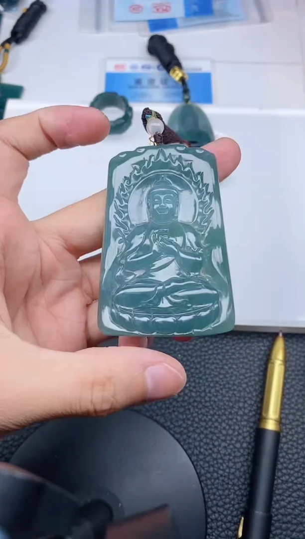 颈饰未镶嵌翡翠