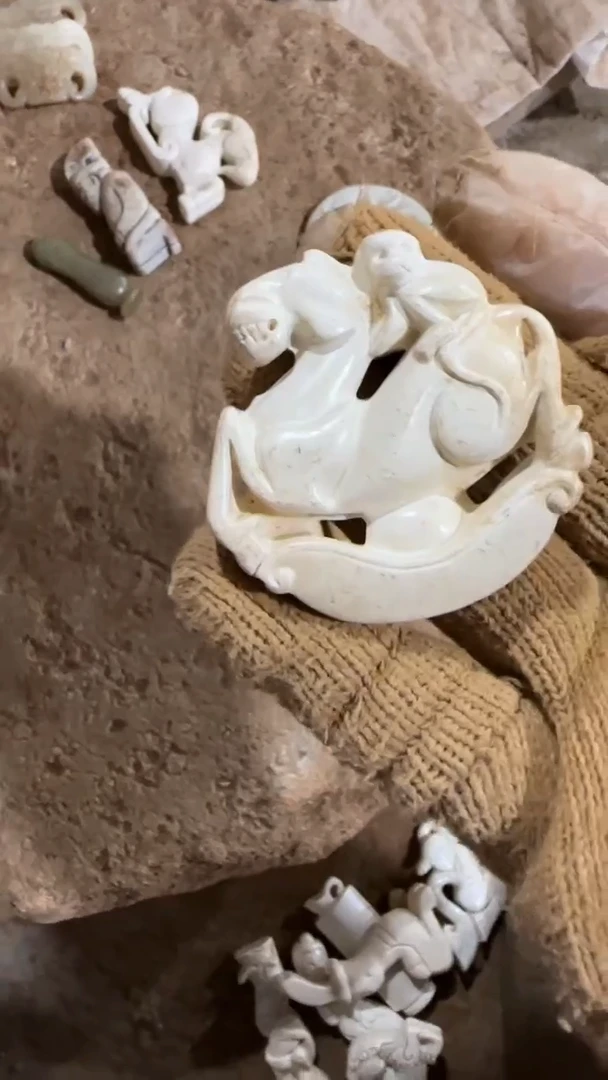 未镶嵌和田玉挂件未镶嵌和田玉把件