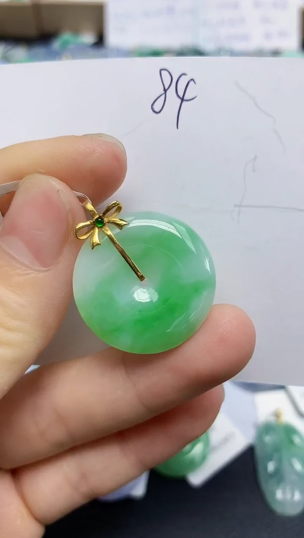 翡翠18K金镶嵌颈饰天然缅甸翡翠A货