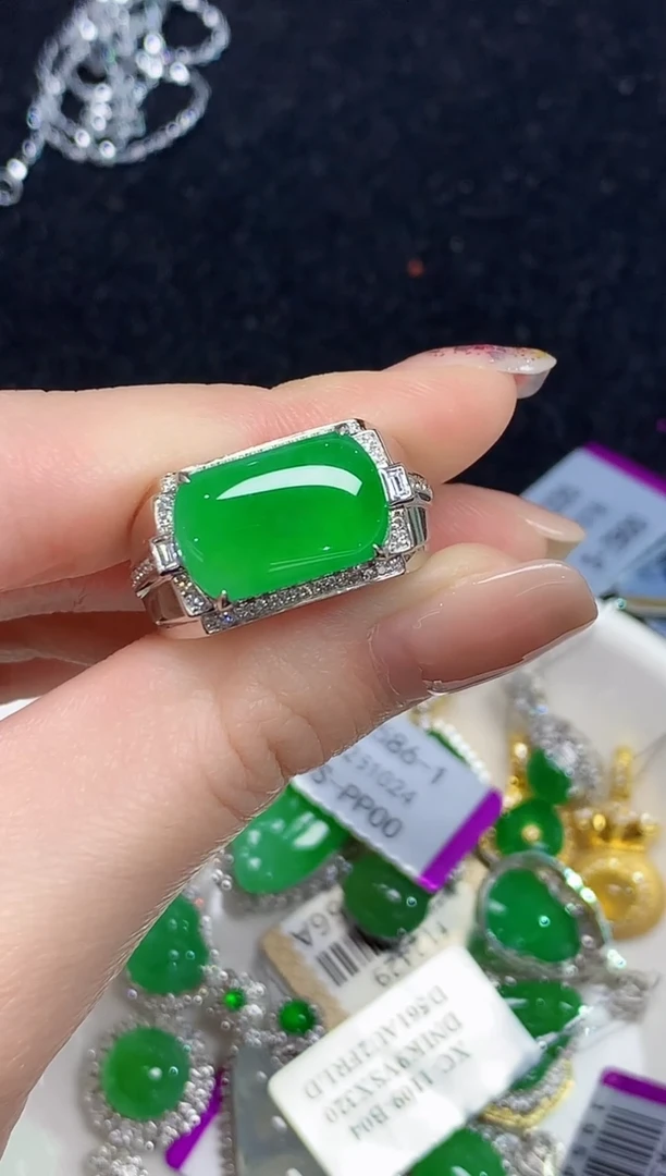 18K金镶嵌戒指翡翠SY多样性发其一