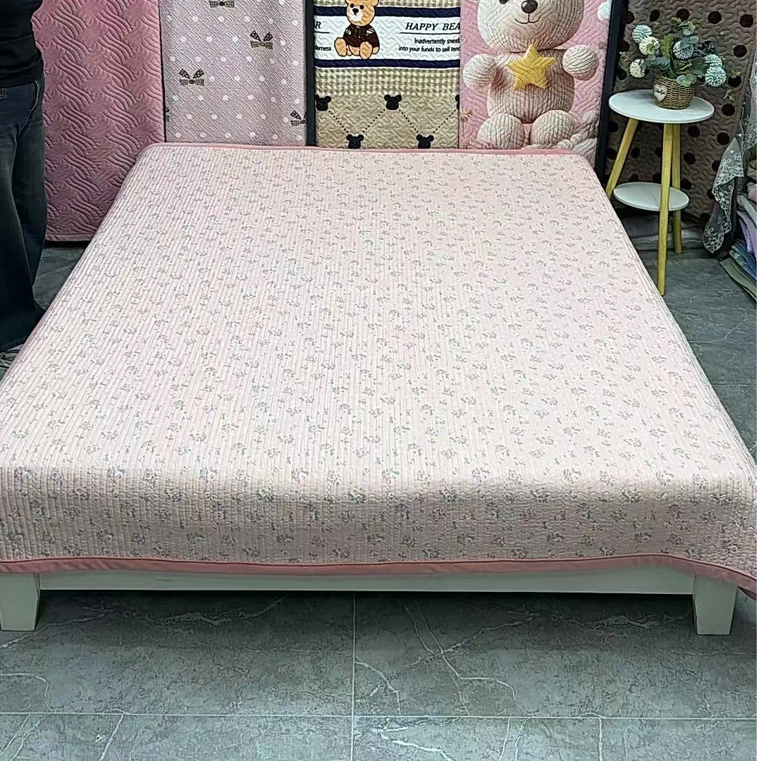 ￼ 2*2.3 正面斜纹棉 反面素色婴儿绒 床盖《碎花+粉色》