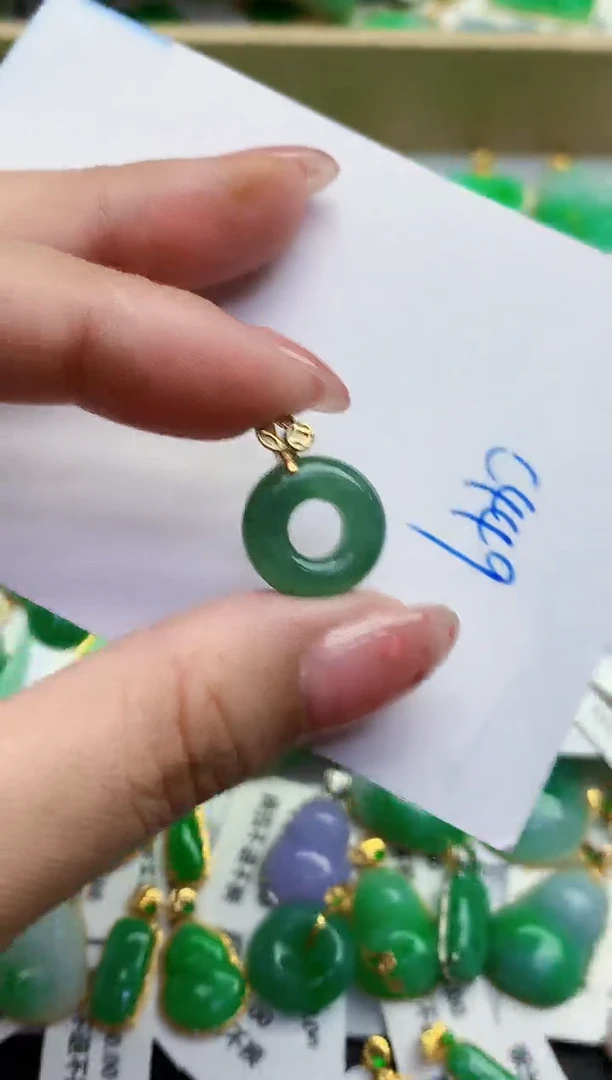 翡翠未镶嵌颈饰缅甸天然翡翠A货