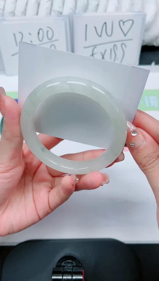 【闪购商品】石英质玉手镯未镶嵌217