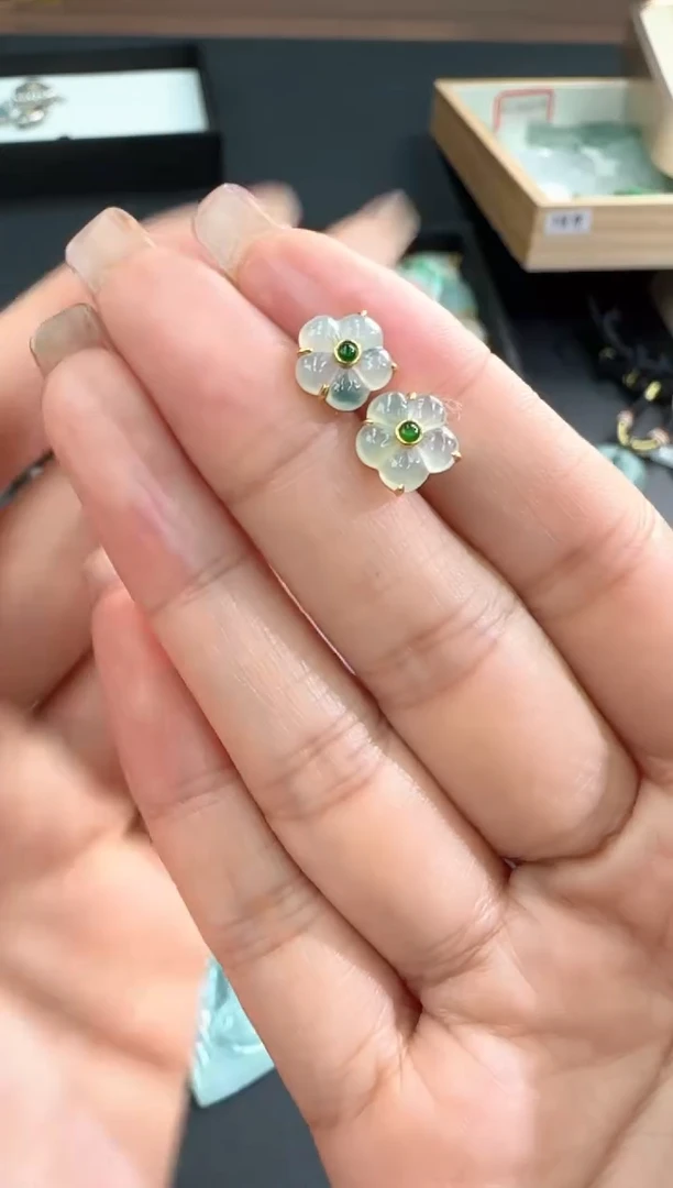 【闪购商品】翡翠颈饰18K金镶嵌250213385