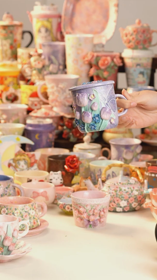 摆件陶景德镇釉下彩手绘设计师款陶瓷