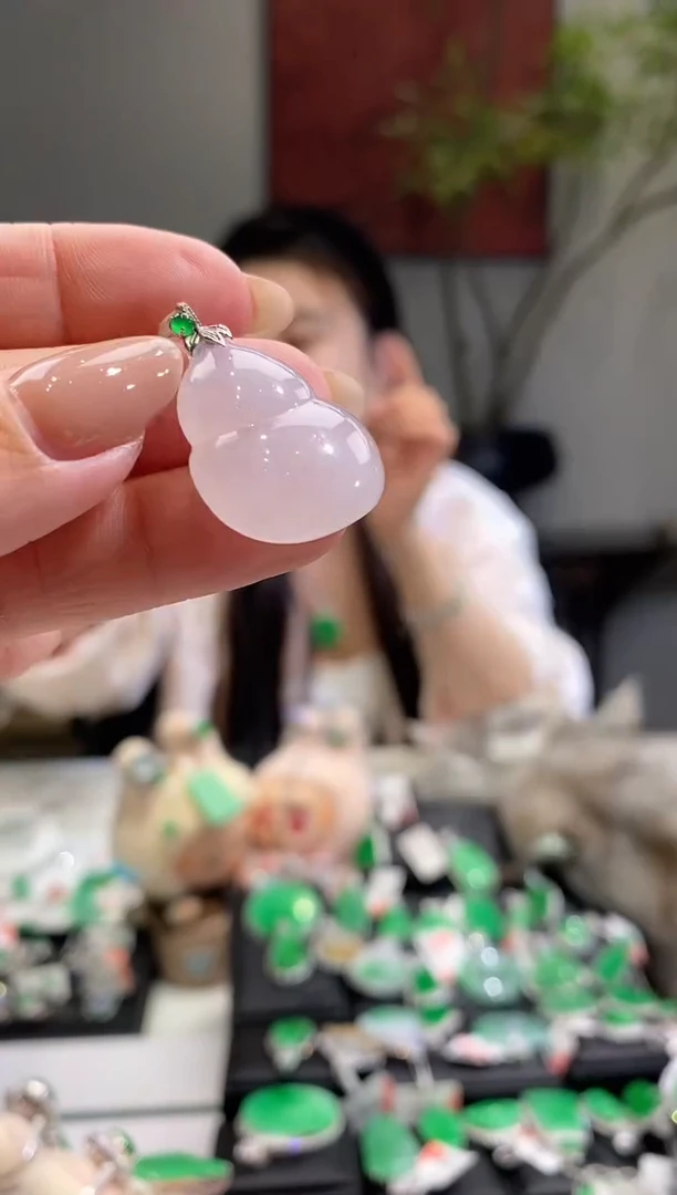 吊坠(不含链)18K金镶嵌翡翠葫芦