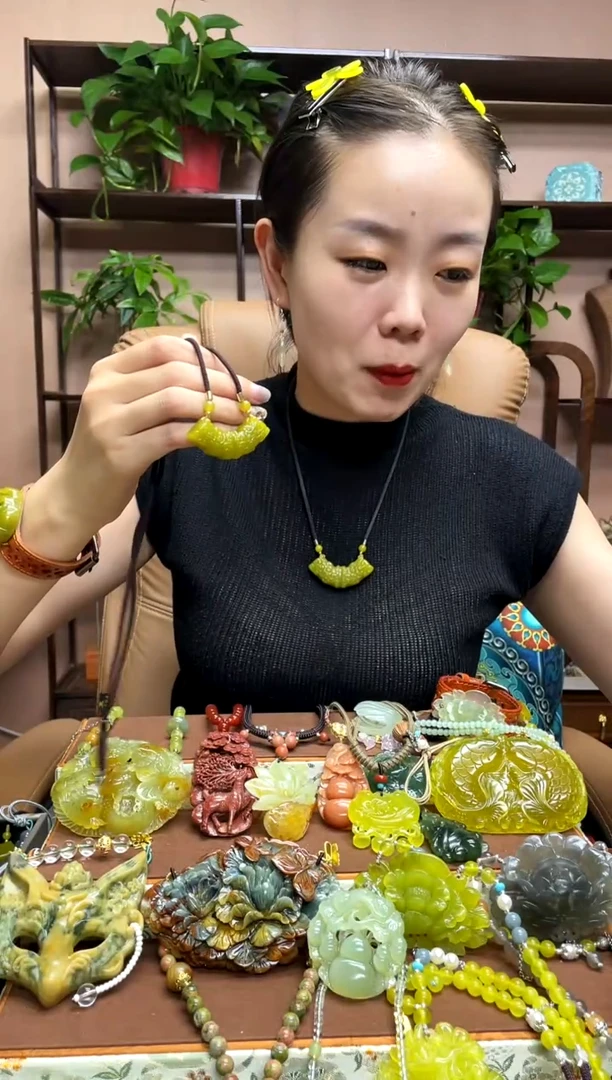 未镶嵌岫玉颈饰多样性发货发其中之一