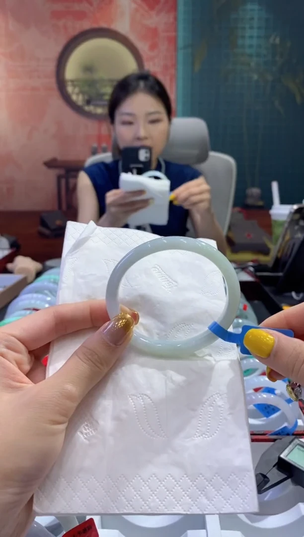 翡翠手镯未镶嵌多人07027