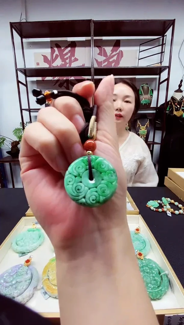 翡翠未镶嵌颈饰翡翠吊坠