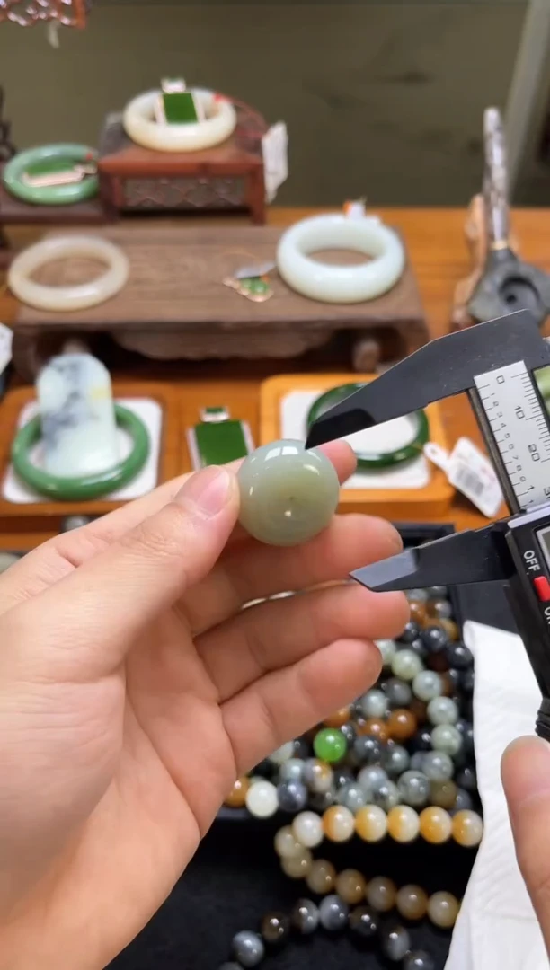 吊坠(不含链)未镶嵌和田玉且末青白 平安扣 2