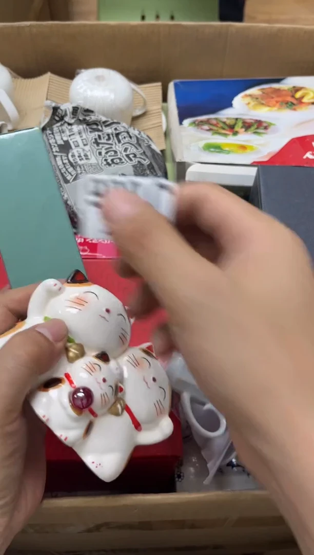 瓷片钞****?066钞票好多张女士