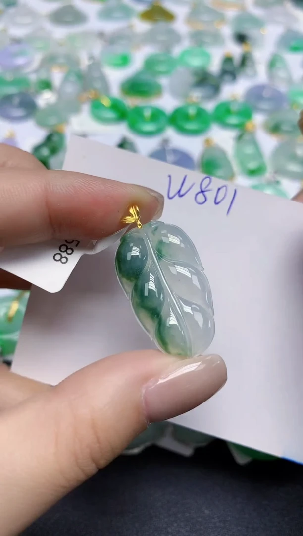 颈饰18K金镶嵌翡翠天然缅甸翡翠A货翡翠百元以上9元证书费自理