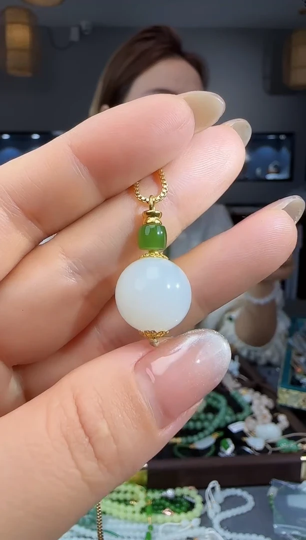 和田玉未镶嵌吊坠(不含链)1