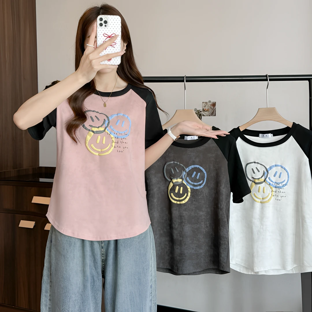 大码遮肉显瘦正肩短袖T恤女新款夏季百搭时尚拼接印花笑脸上衣