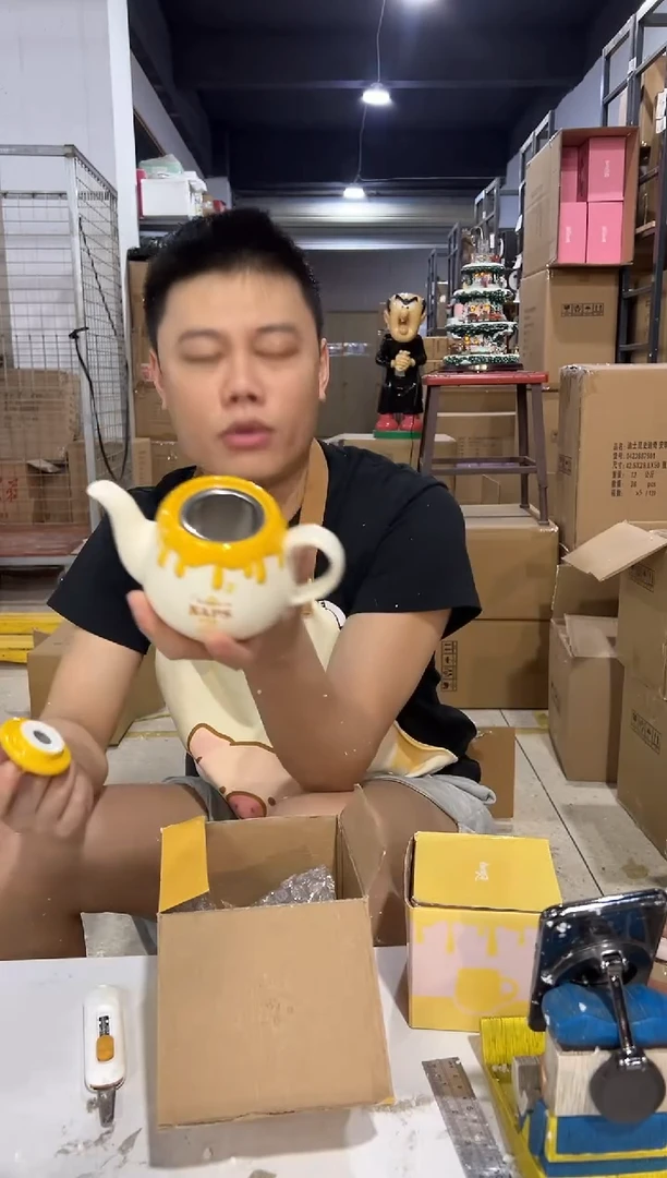 瓷片原盒维尼蜂蜜茶壶
