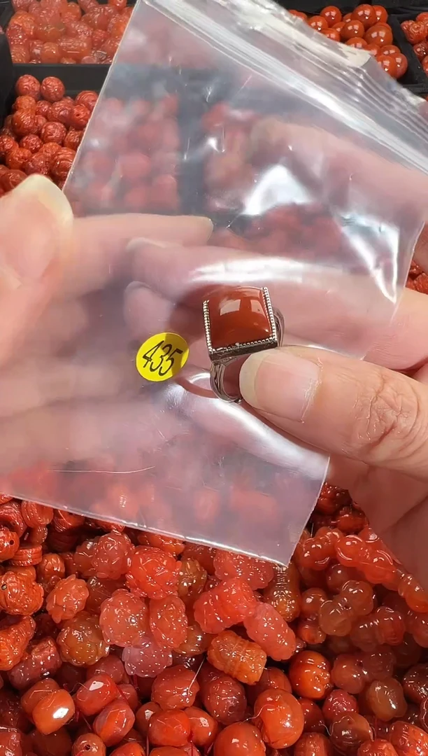 颈饰未镶嵌南红玛瑙1