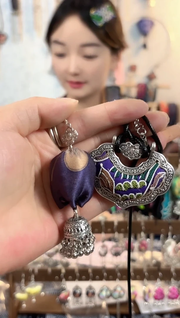 织绣彩云南阁非遗老绣饰品106