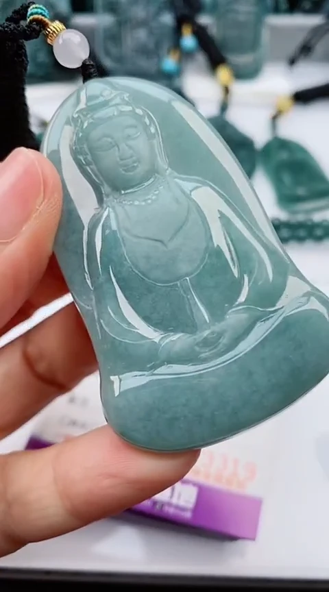 翡翠未镶嵌颈饰