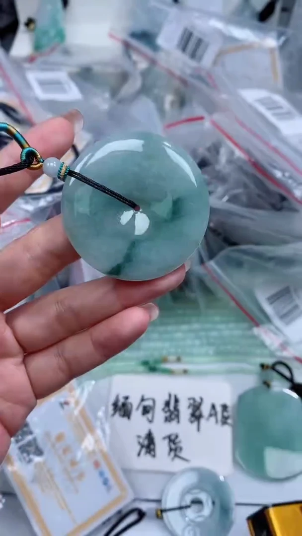 颈饰未镶嵌翡翠吊坠