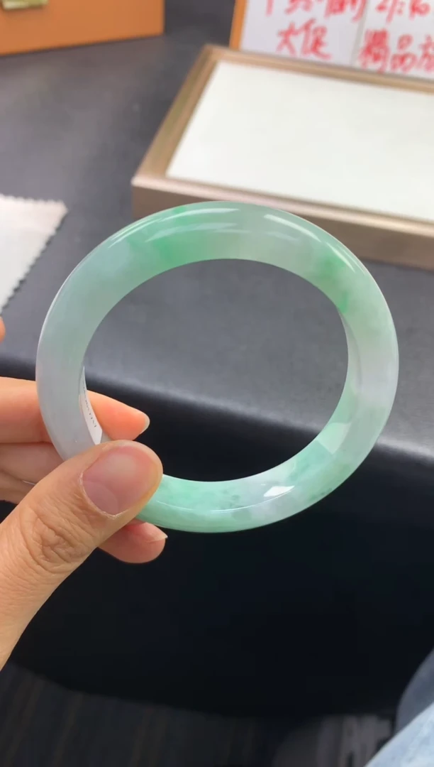 未镶嵌手镯翡翠退货需手镯吊牌标签完好