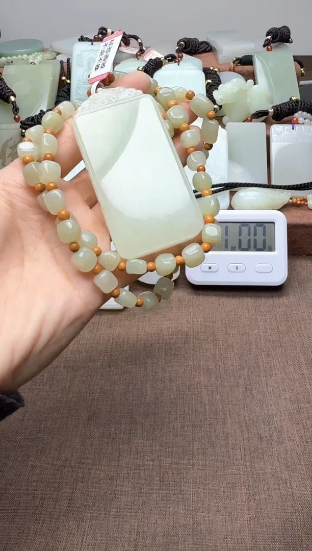 颈饰未镶嵌和田玉1