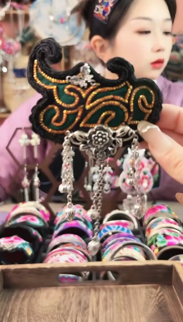 艺枝独秀老绣饰品4