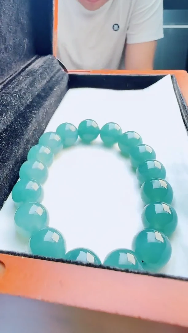 翡翠未镶嵌颈饰多样性发货其中一件