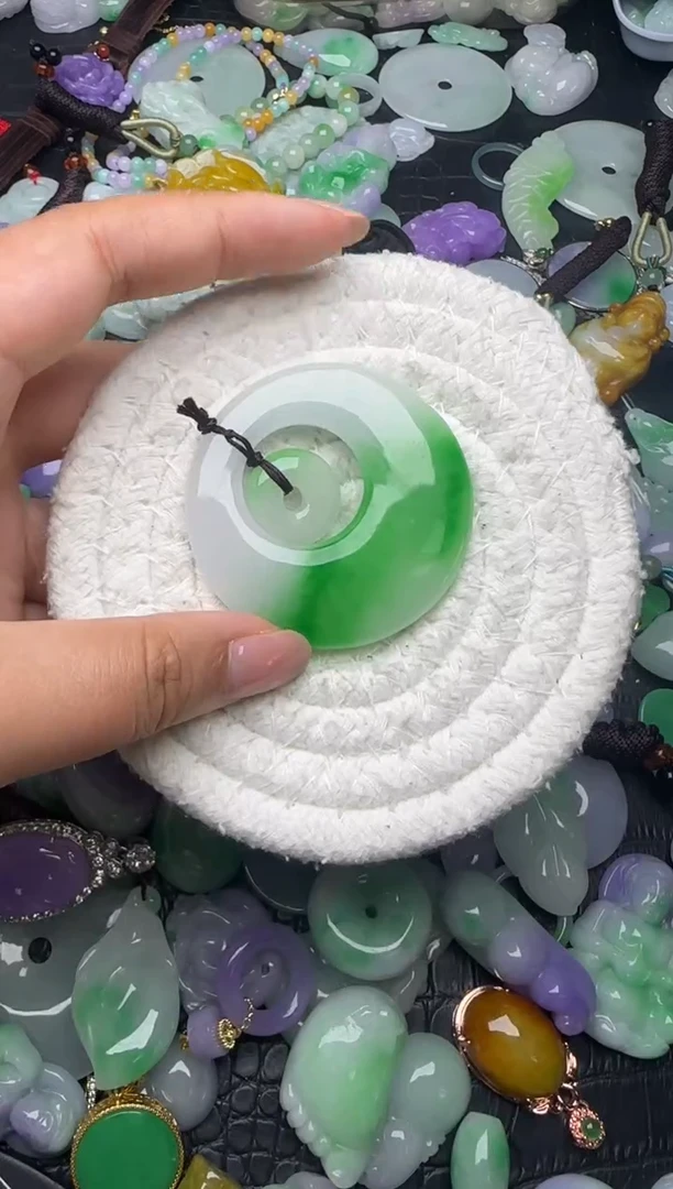 颈饰未镶嵌翡翠缅甸翡翠吊坠