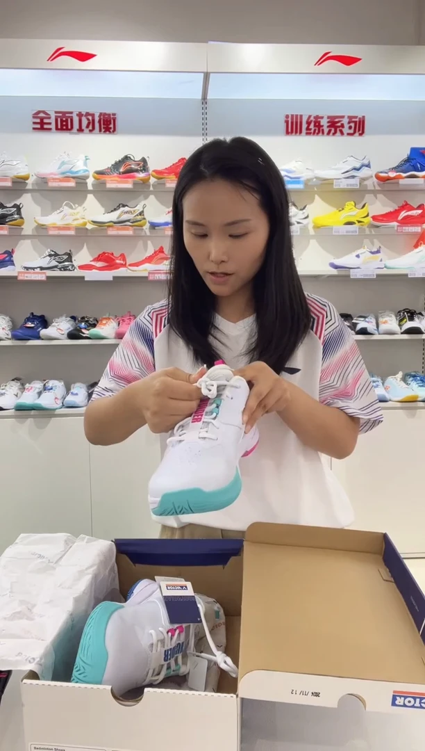 清仓！不退不换！羽毛球鞋-惊雷 白色45码 290