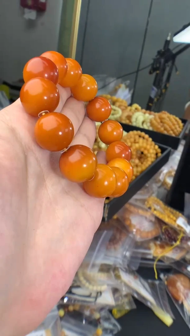 蜜蜡未镶嵌珠宝奇石689