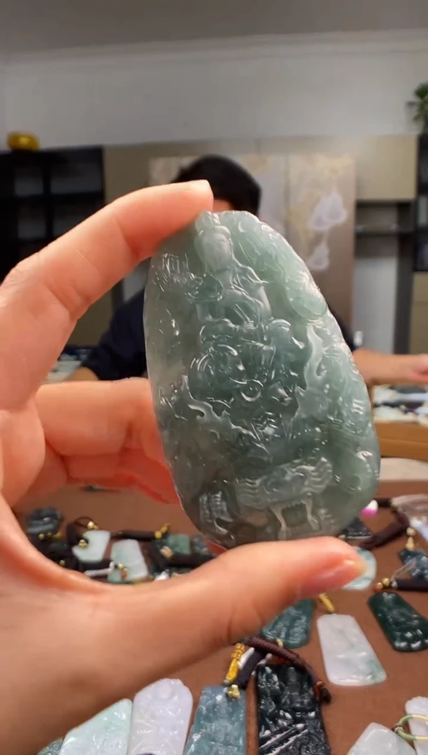 颈饰未镶嵌翡翠 多样性发其一