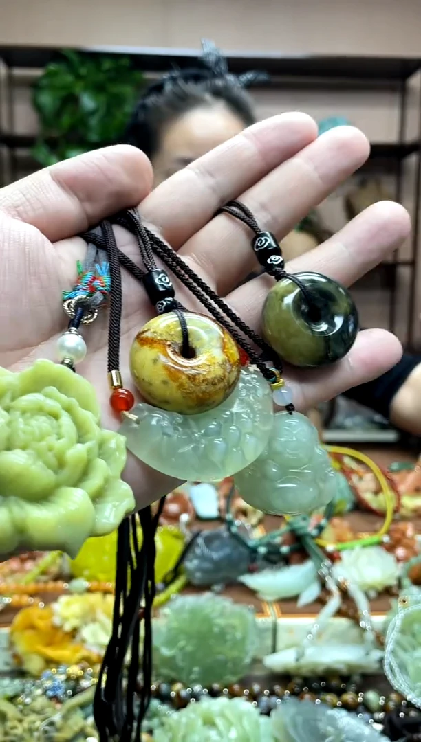 未镶嵌岫玉吊坠·