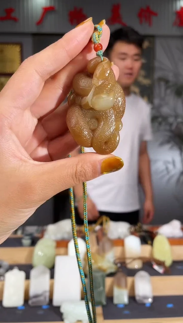 和田玉未镶嵌颈饰1