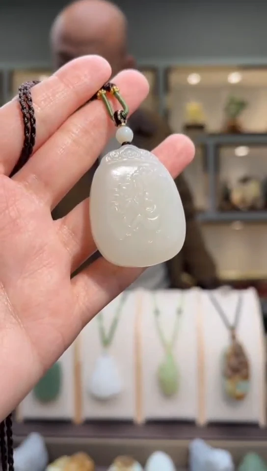 颈饰未镶嵌和田玉苏