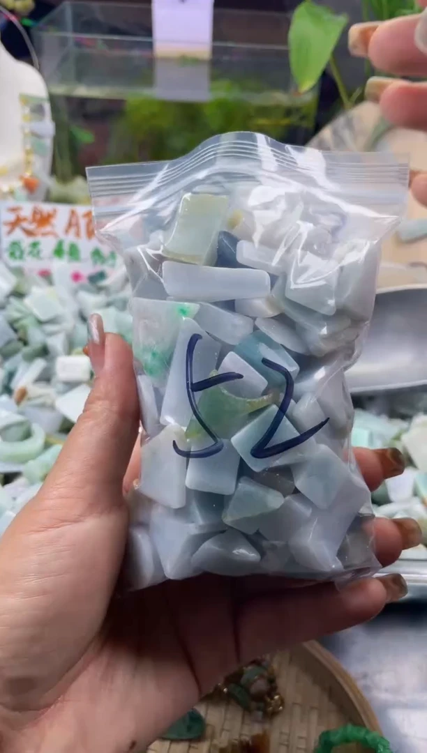 配石翡翠天然翡翠小号500克52