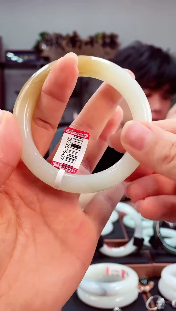 和田玉手镯未镶嵌57糖白72095427