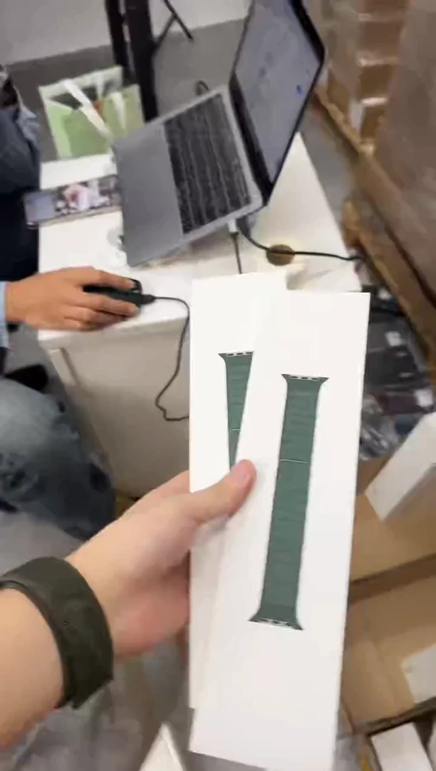 未拆封大表盘 衫绿色皮革链式 sm码