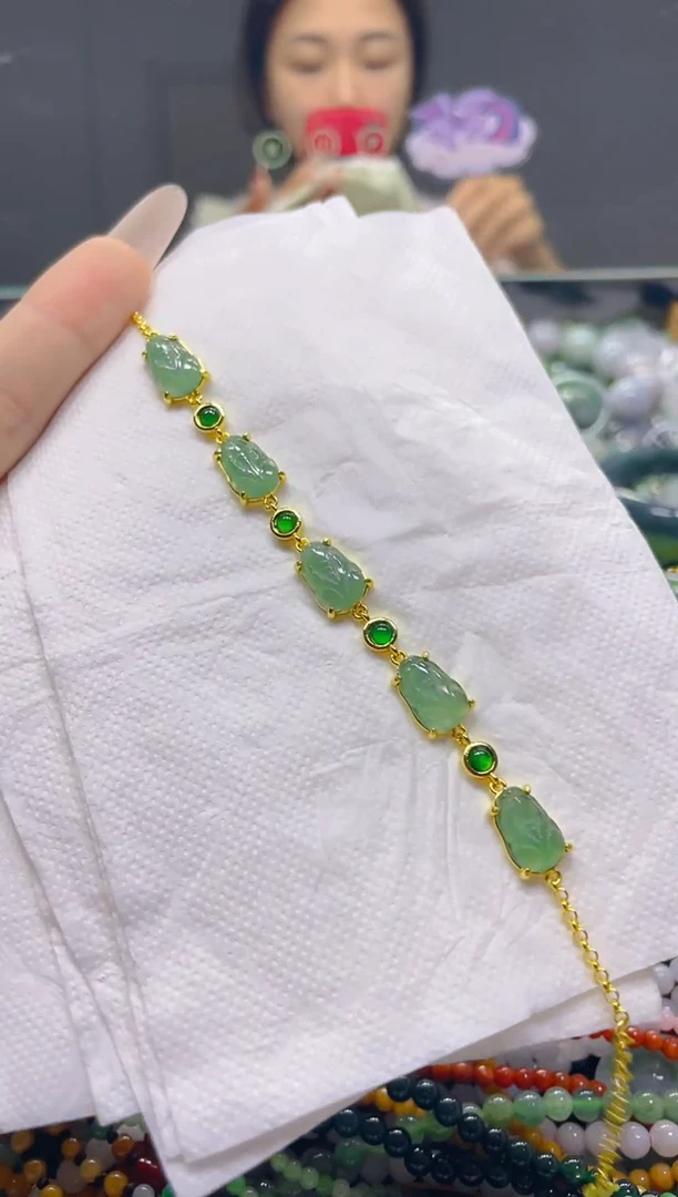 颈饰未镶嵌翡翠/J/翡翠A货，一件也是批发价