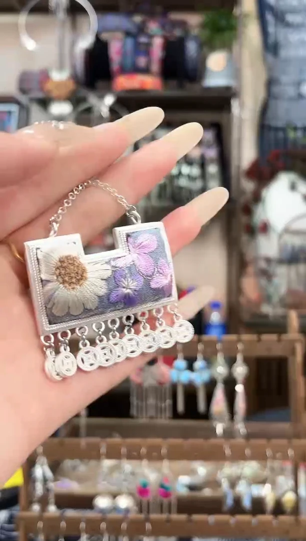 织绣民族风非遗老绣苗银饰品438