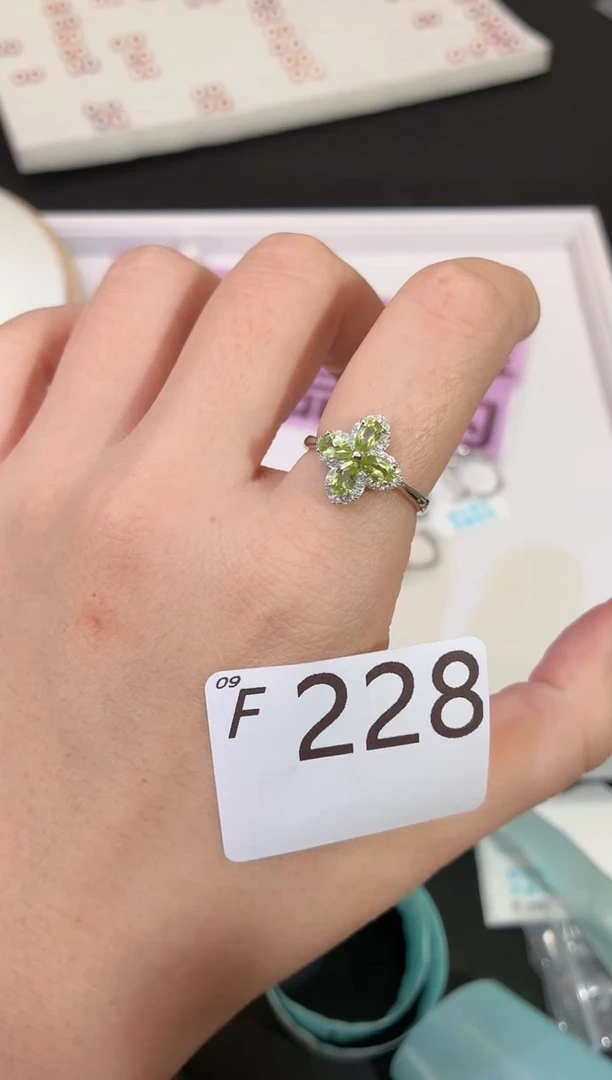 银S925镶嵌珠宝奇石橄榄石多样性发一F228