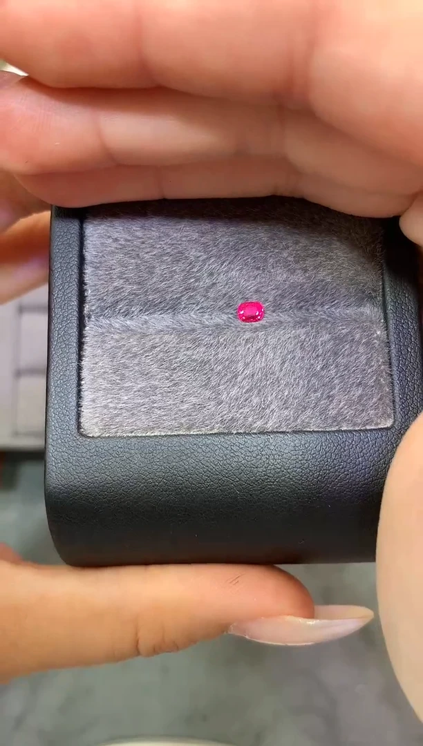 未镶嵌裸石定制尖晶石枕型 绝地武士 0.33ct