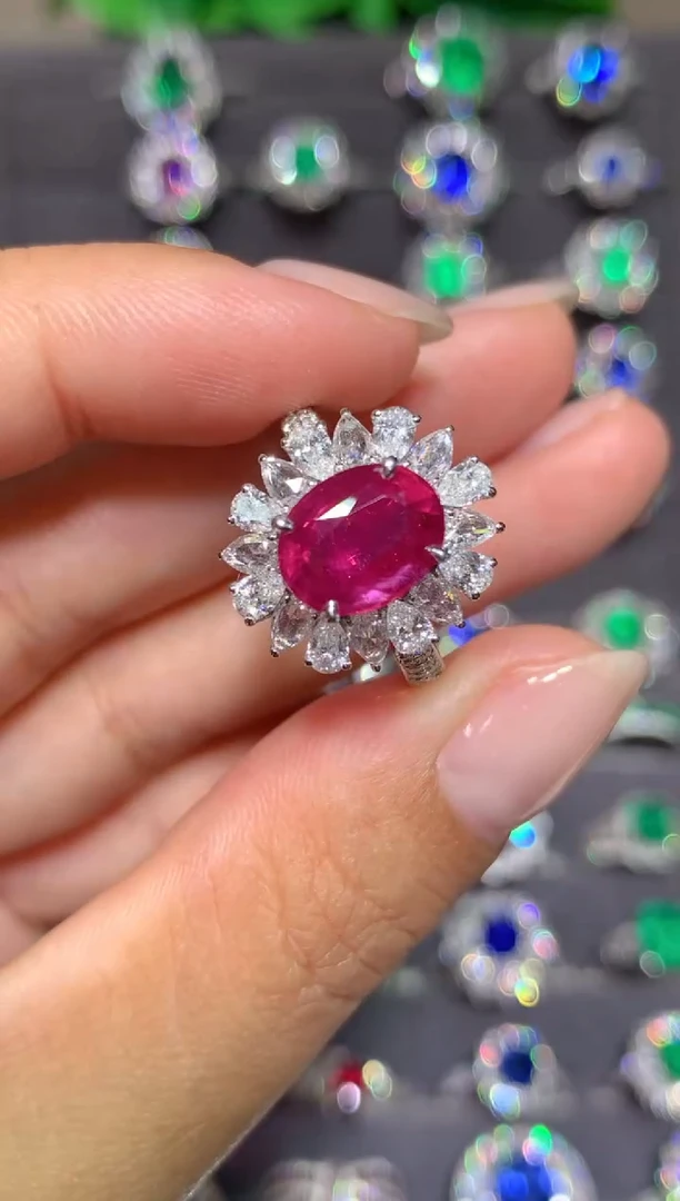 戒指彩色蓝宝石18K金镶嵌小***大3.02CT
